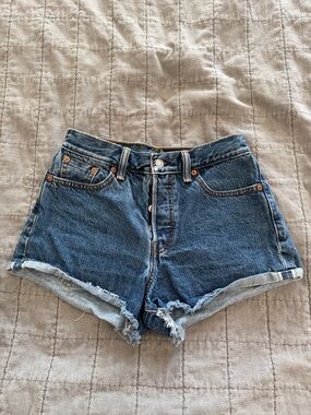 Levi's Classic Dark Blue Rolled Hem Denim Shorts size 26